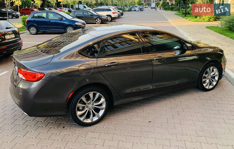 Седан Chrysler 200 2015 в Киеве