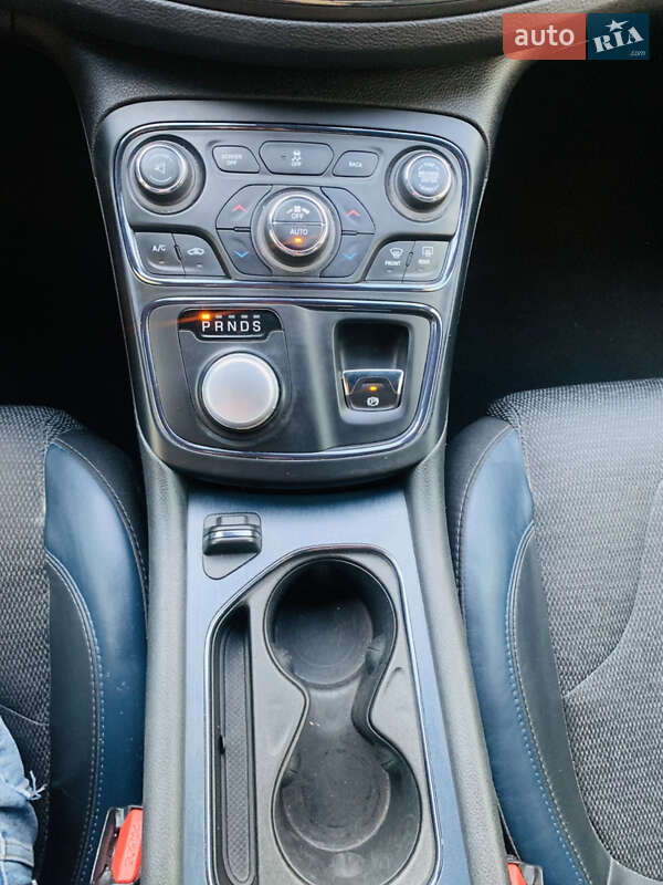 Седан Chrysler 200 2015 в Киеве