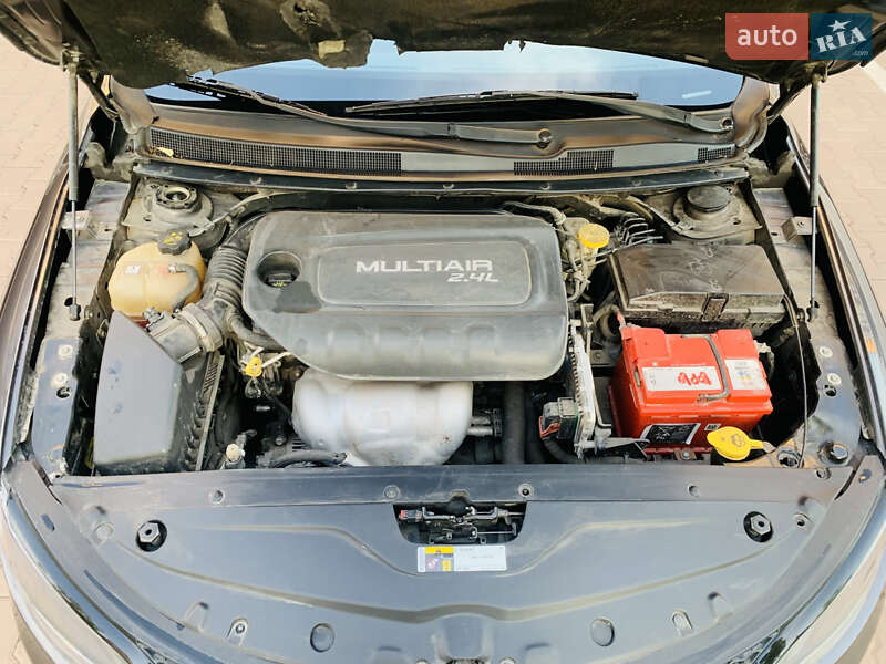 Седан Chrysler 200 2015 в Киеве