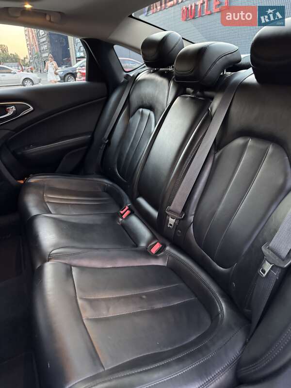 Седан Chrysler 200 2014 в Киеве