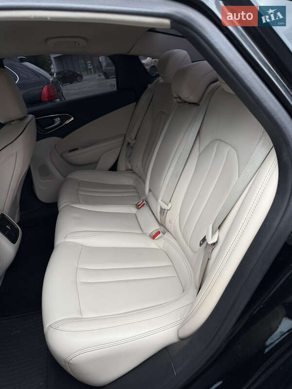 Седан Chrysler 200 2014 в Дніпрі