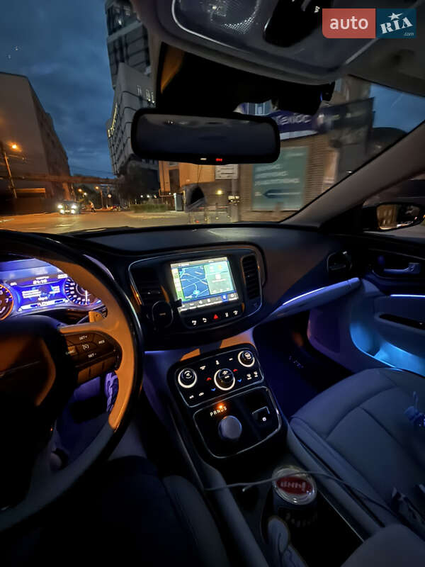 Седан Chrysler 200 2014 в Дніпрі