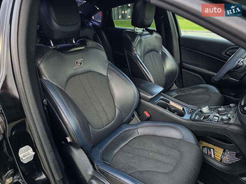 Седан Chrysler 200 2014 в Тернополі
