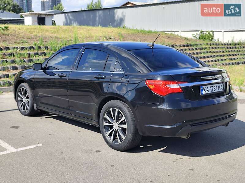 Седан Chrysler 200 2012 в Киеве