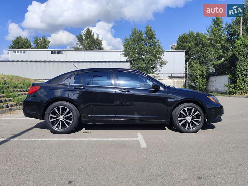 Седан Chrysler 200 2012 в Киеве