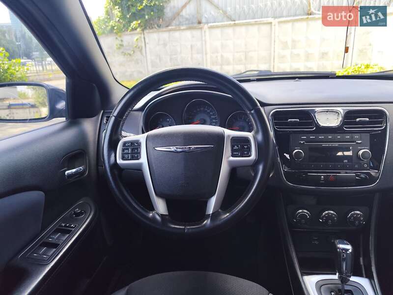 Седан Chrysler 200 2012 в Киеве