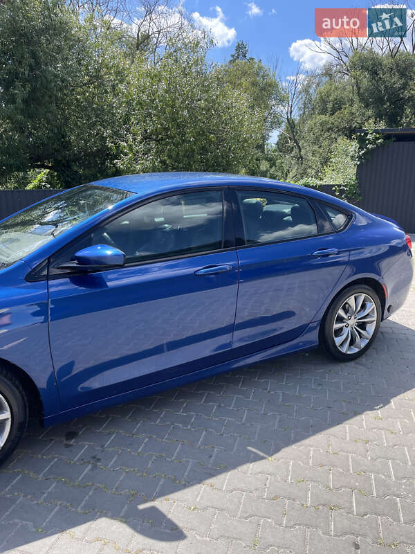 Седан Chrysler 200 2015 в Буче