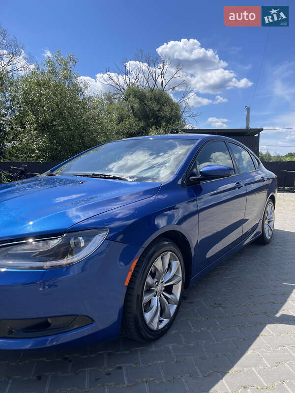 Седан Chrysler 200 2015 в Буче
