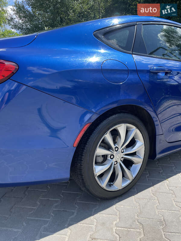 Седан Chrysler 200 2015 в Буче