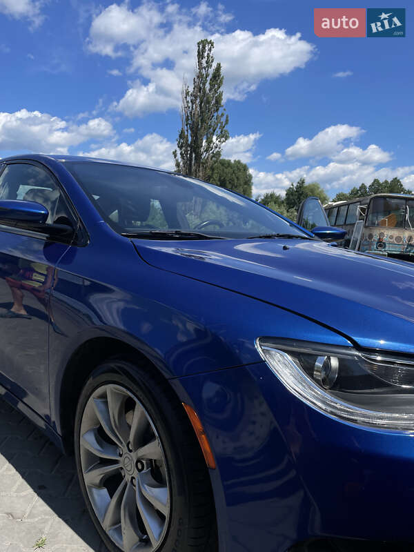 Седан Chrysler 200 2015 в Буче