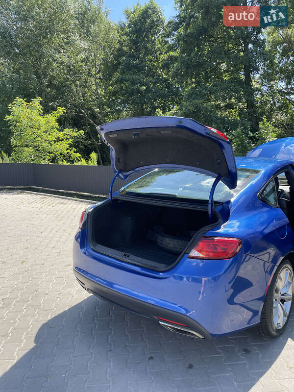 Седан Chrysler 200 2015 в Буче