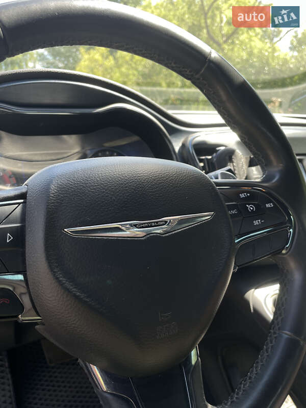 Седан Chrysler 200 2015 в Буче