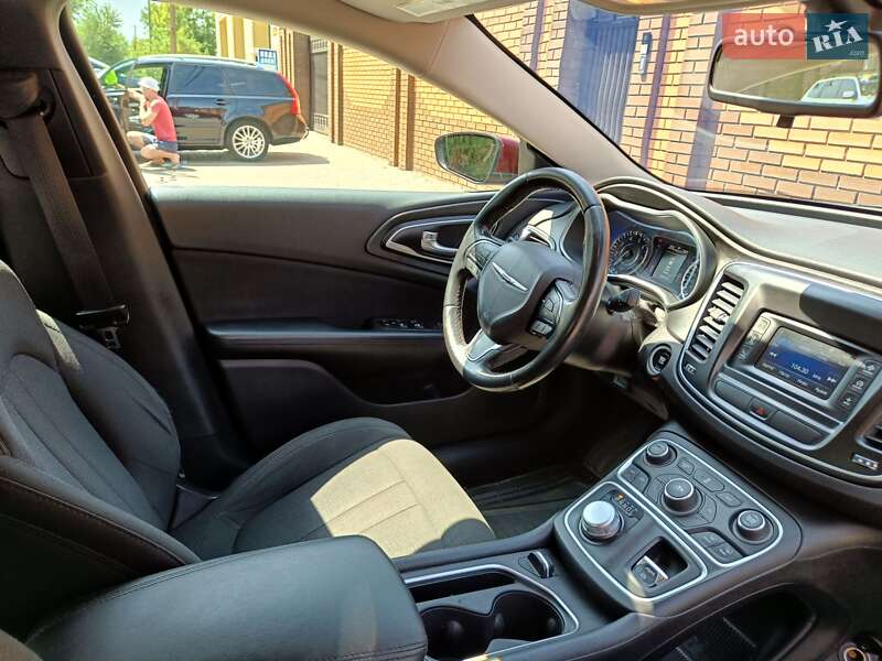 Седан Chrysler 200 2015 в Кривом Роге