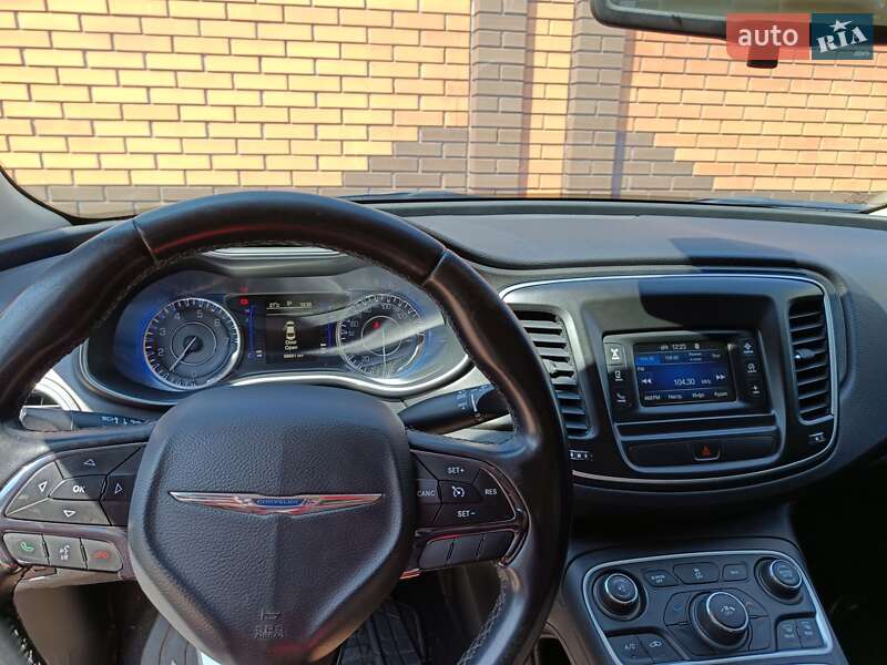 Седан Chrysler 200 2015 в Кривом Роге