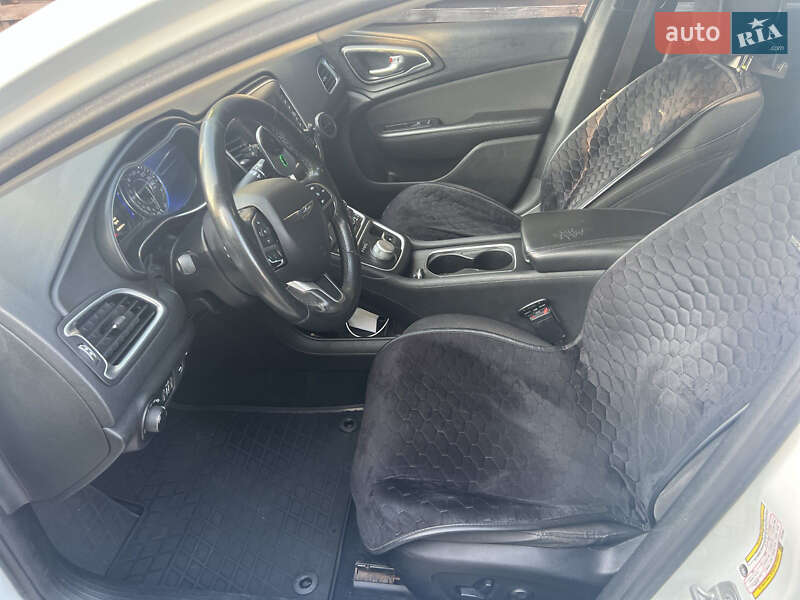 Седан Chrysler 200 2015 в Броварах