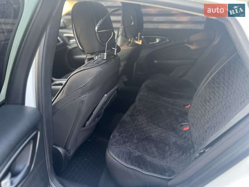 Седан Chrysler 200 2015 в Броварах