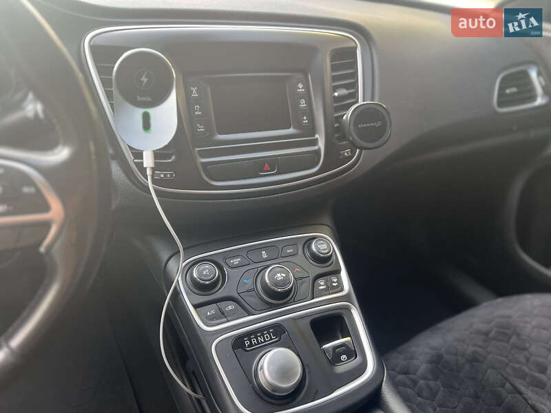 Седан Chrysler 200 2015 в Броварах