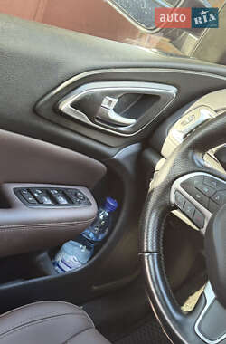 Седан Chrysler 200 2015 в 