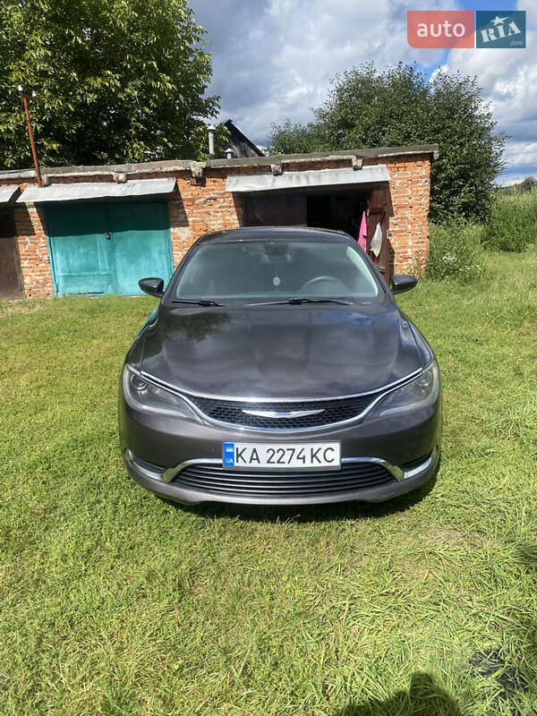 Седан Chrysler 200 2014 в Вышгороде