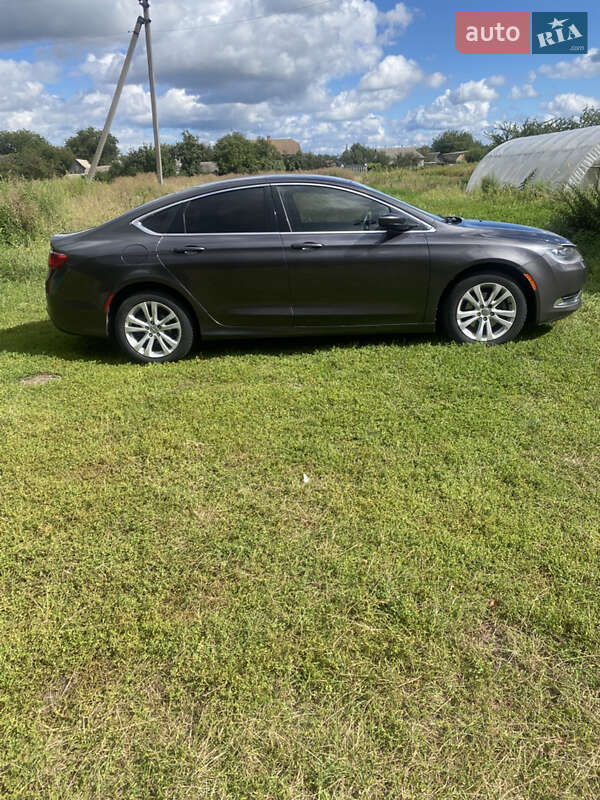 Седан Chrysler 200 2014 в Вышгороде