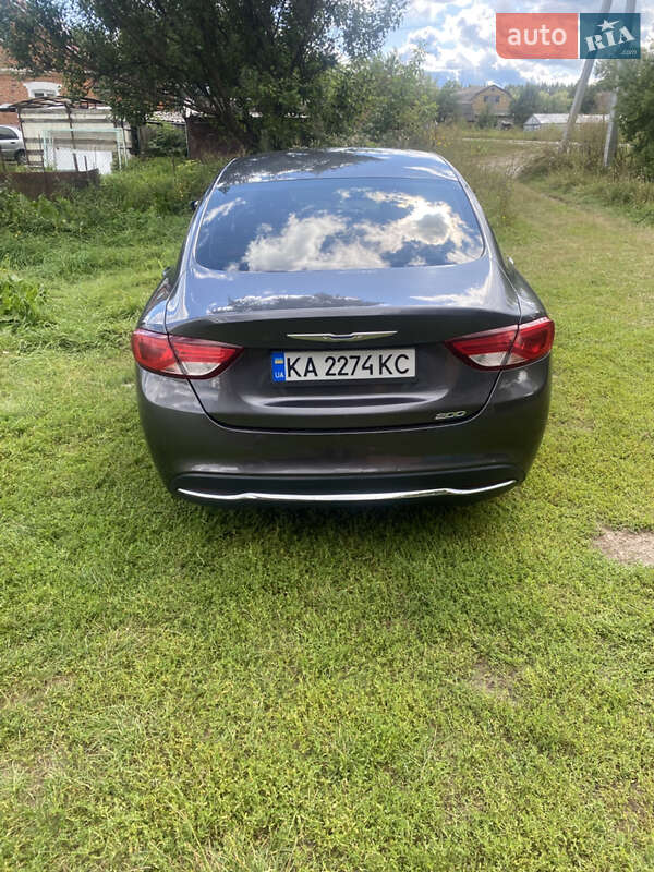 Седан Chrysler 200 2014 в Вышгороде