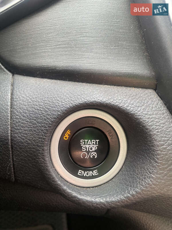 Седан Chrysler 200 2014 в Вышгороде