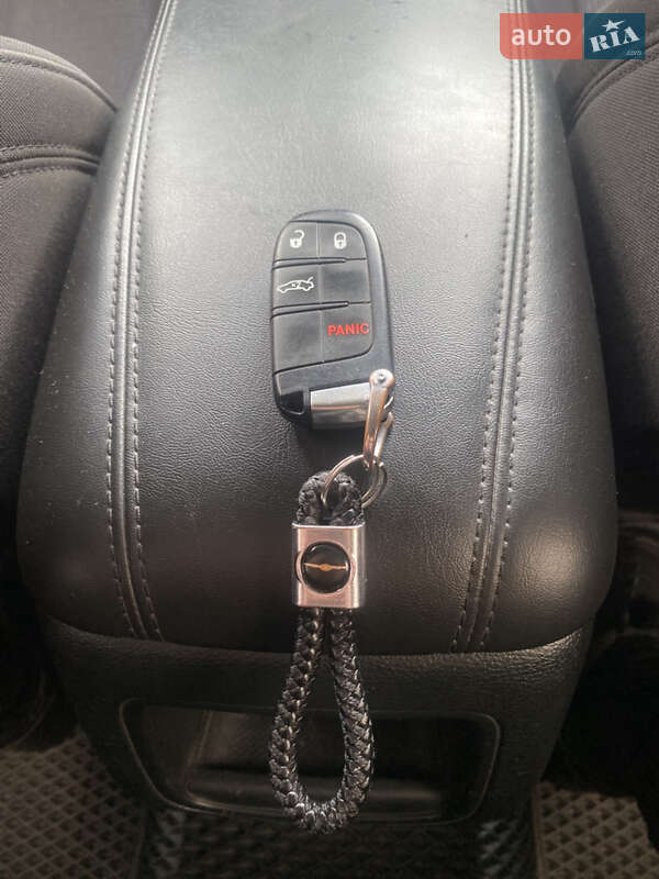 Седан Chrysler 200 2014 в Вышгороде