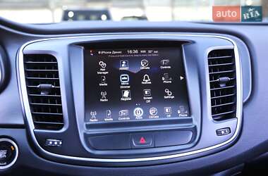 Седан Chrysler 200 2015 в 