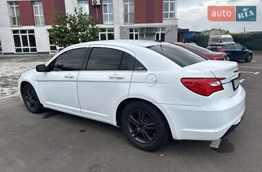 Седан Chrysler 200 2013 в 