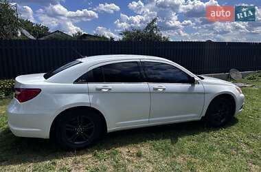 Седан Chrysler 200 2013 в 