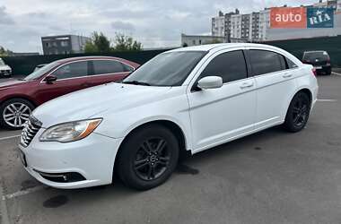 Седан Chrysler 200 2013 в 