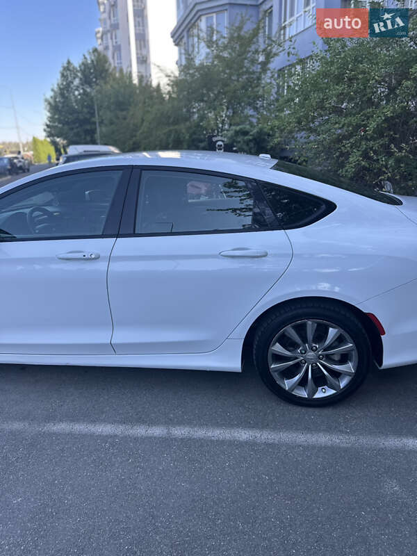 Седан Chrysler 200 2015 в Киеве