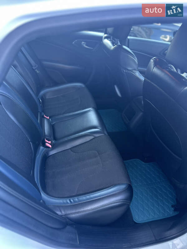Седан Chrysler 200 2015 в Киеве
