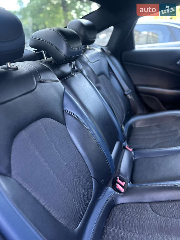 Седан Chrysler 200 2015 в Киеве