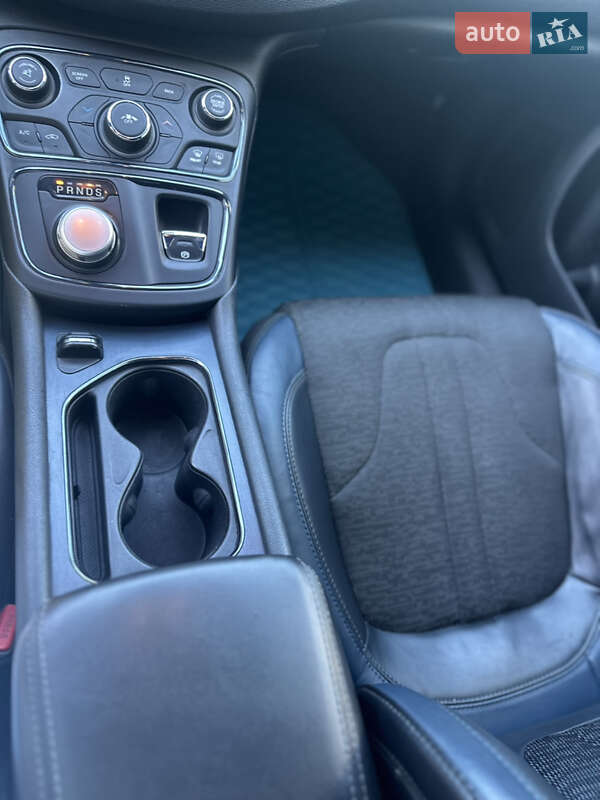 Седан Chrysler 200 2015 в Киеве