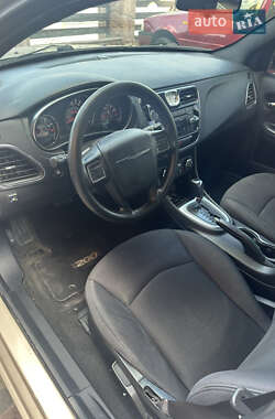Седан Chrysler 200 2014 в 