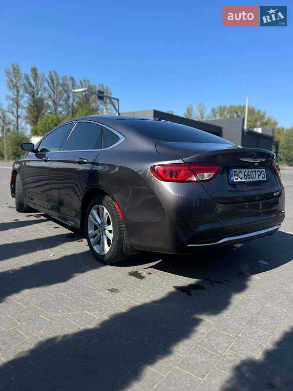 Седан Chrysler 200 2015 в Надворной