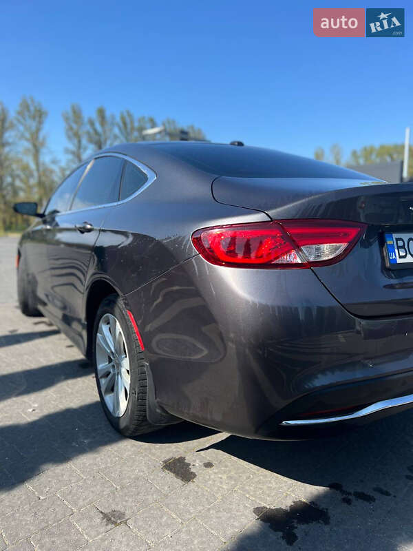 Седан Chrysler 200 2015 в Надворной