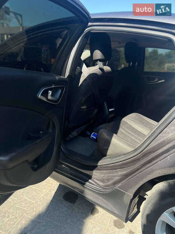 Седан Chrysler 200 2015 в Надворной