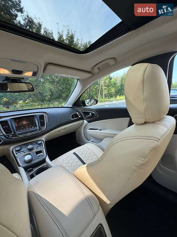 Седан Chrysler 200 2015 в Черкассах