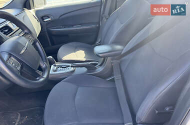Седан Chrysler 200 2013 в 