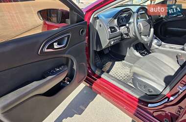 Седан Chrysler 200 2015 в 