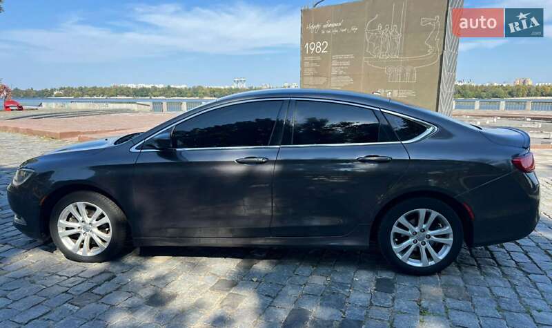 Седан Chrysler 200 2015 в Киеве