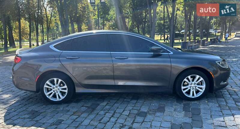 Седан Chrysler 200 2015 в Киеве