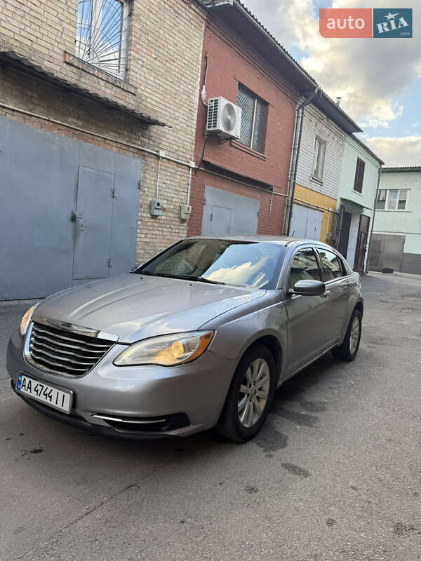 Chrysler 200 2012