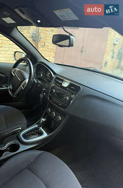 Седан Chrysler 200 2012 в 