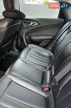 Седан Chrysler 200 2014 в 
