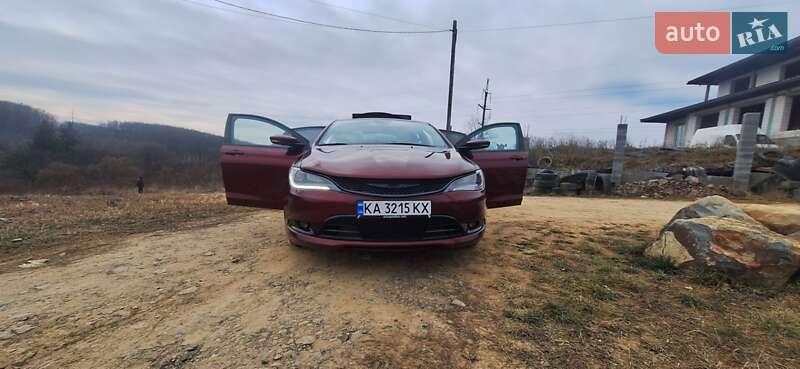 Седан Chrysler 200 2015 в Мукачево