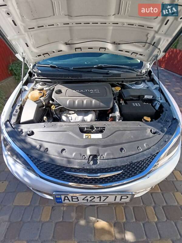 Седан Chrysler 200 2014 в Песчанке