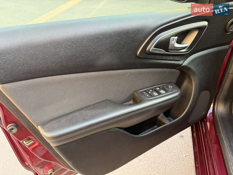 Седан Chrysler 200 2015 в Днепре